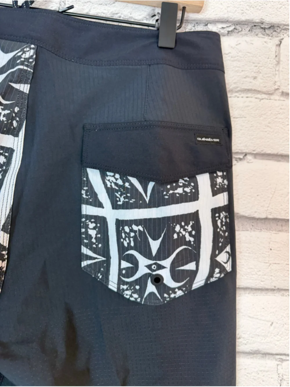 Men’s Quiksilver Highline Board Shorts size 31 Small Black White Geometric Swim